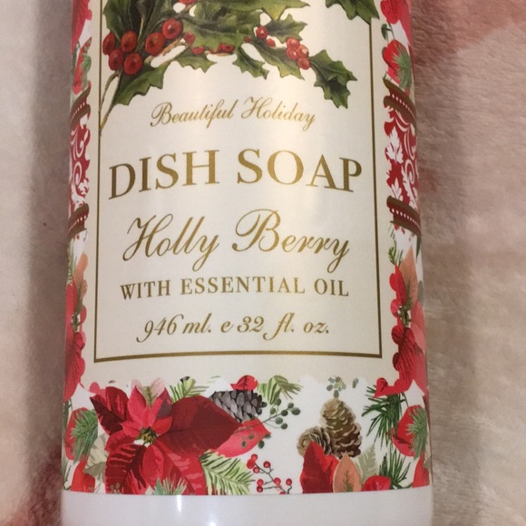 Christmas Holiday Winter Scented Holly Berry Dish Soap NWT XL 32oz plastic pump - Picture 5 of 16